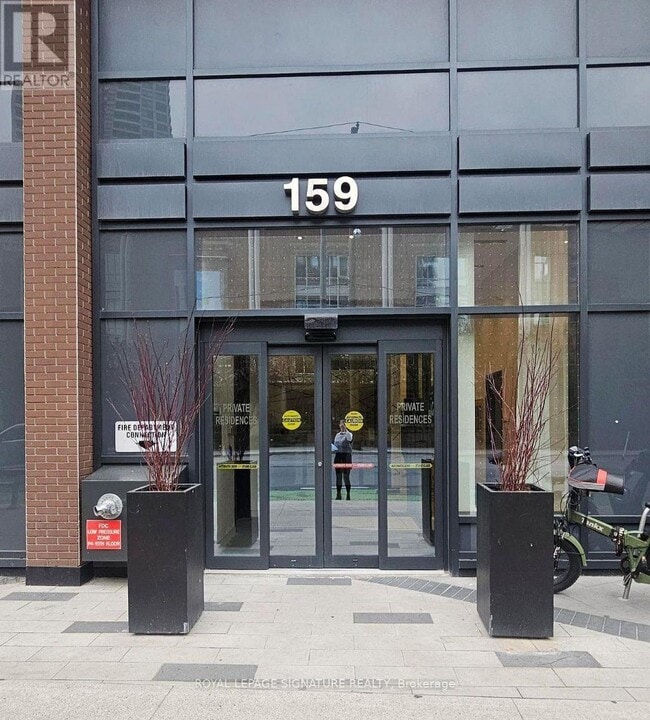 Building Photo - 159 Wellesley St E