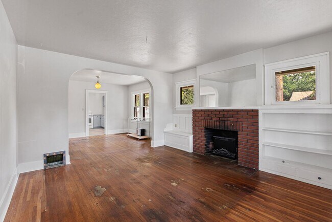 Building Photo - 618 W Myrtle St
