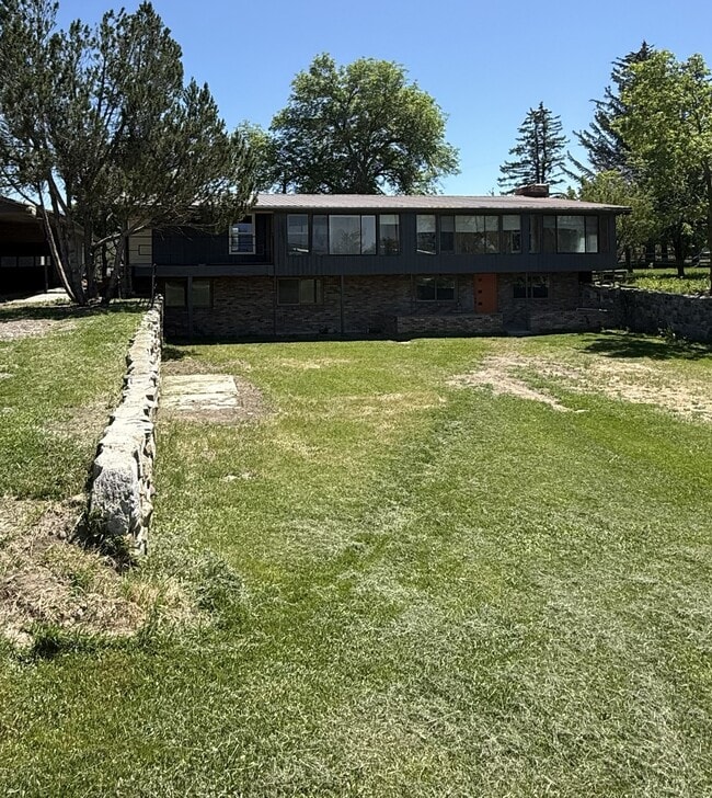 Building Photo - 256 Hidden Valley Rd