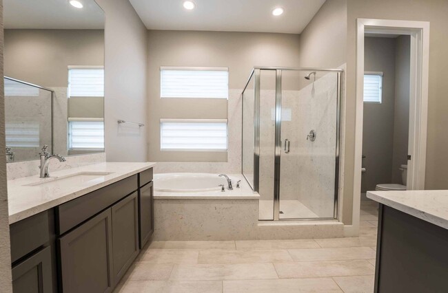 Building Photo - Stunning 3 Bedroom One Story home in Summe...