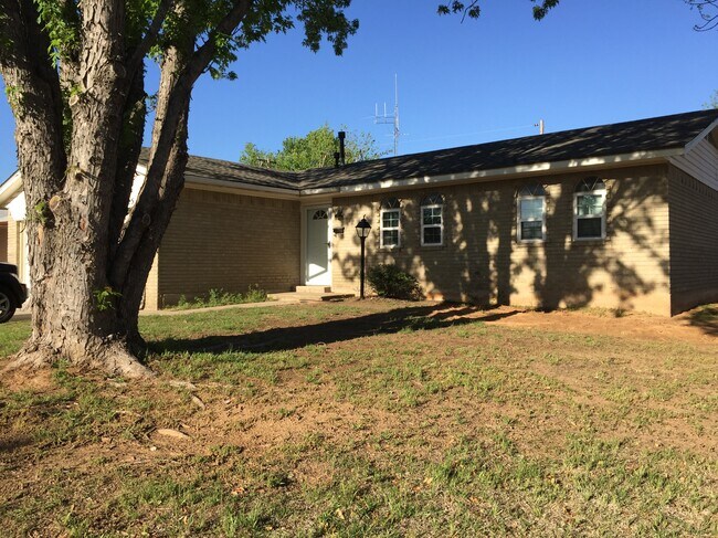 Building Photo - 1625 Farmington Ave