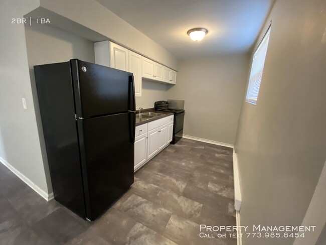 Building Photo - Large Brand New Corner Unit Remodeled 2-Be...