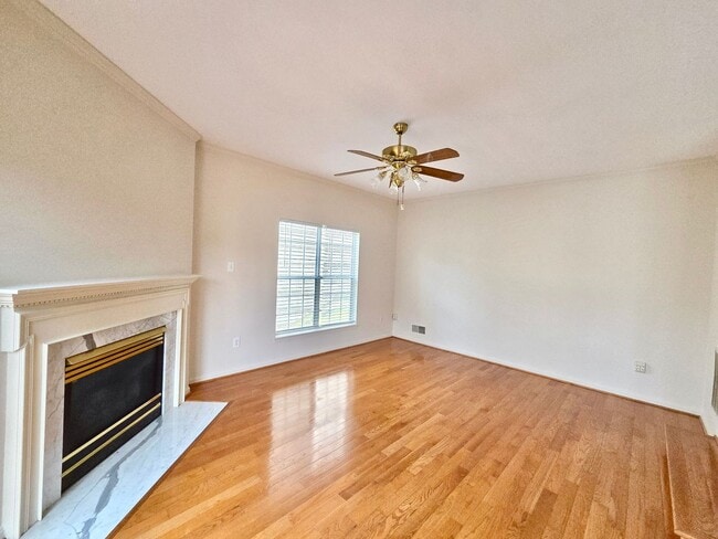 Building Photo - Beautiful 4 BR/3.5 BA Single-Family Home i...