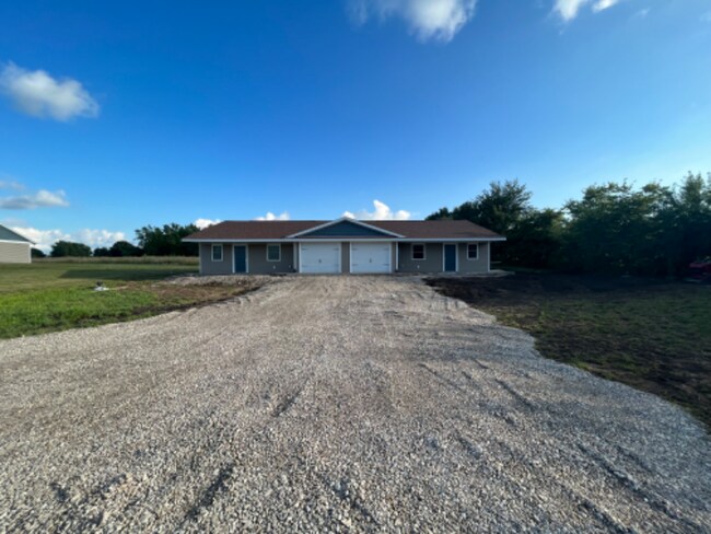 Foto del edificio - 118 W Cedar Ln