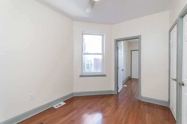 Building Photo - 5937 Catharine St