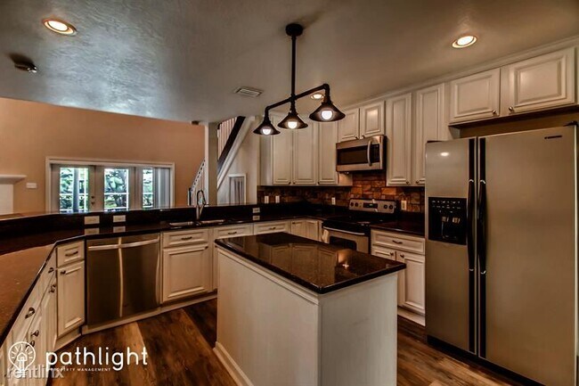 Foto del edificio - 5 br, 3 bath House - 22119 Weeks Boulevard