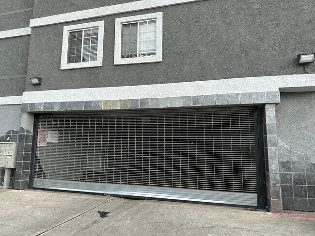 Building Photo - 7581 Warner Ave
