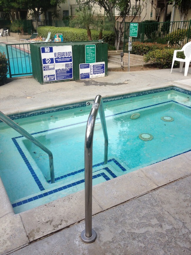 Foto del edificio - 5460 White Oak Ave