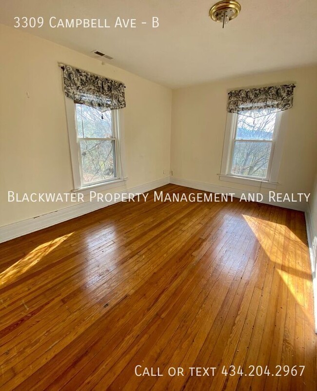 Building Photo - 3 Bedroom on Campbell Avenue!