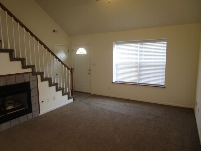 Building Photo - 316-318 Dads Way
