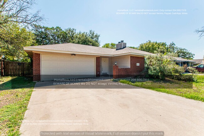 Building Photo - 3 Bedroom 2 Bath Available SOON