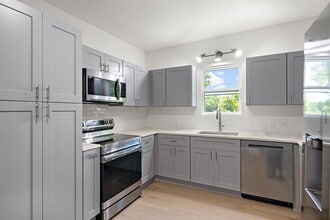 Building Photo - 1301 Sloan St