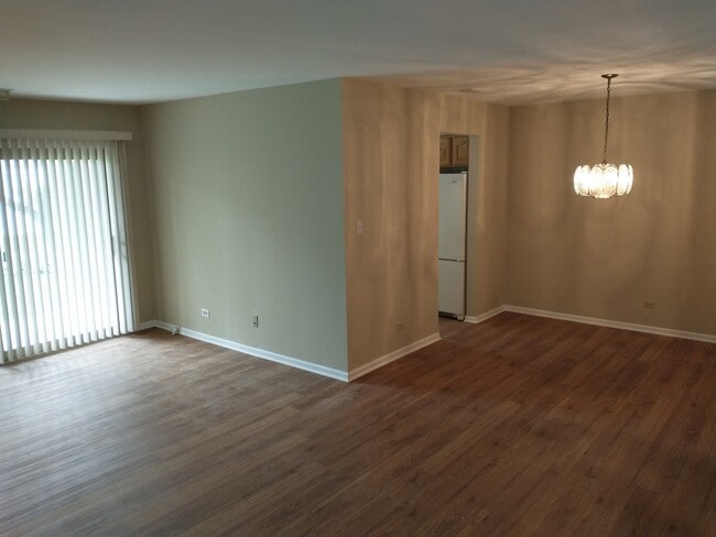 Building Photo - 936 Surrey Dr
