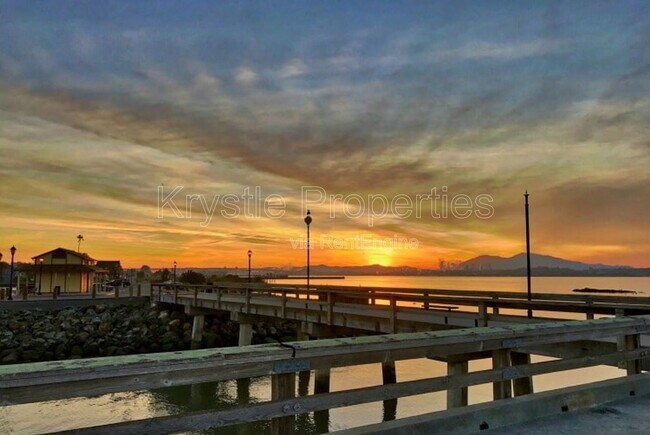 Foto del edificio - 125 W F St