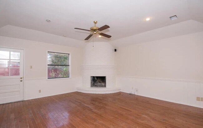 Foto del edificio - 4800 Gretna Green Ln