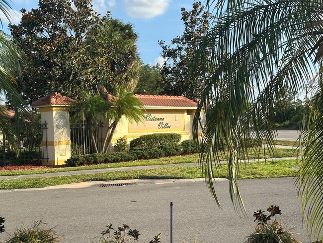 Building Photo - Beautiful 2 Bedroom 2 Bath