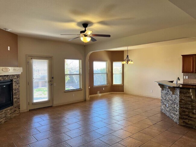 Building Photo - West El Paso. 4 Bedrooms, 2.5 baths, 2 car...