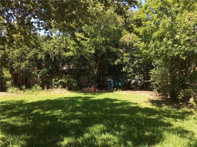 Building Photo - 507 Middle Ln