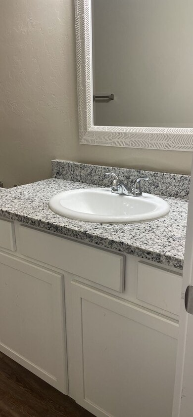 Primary Photo - 5212 Oakwood villa