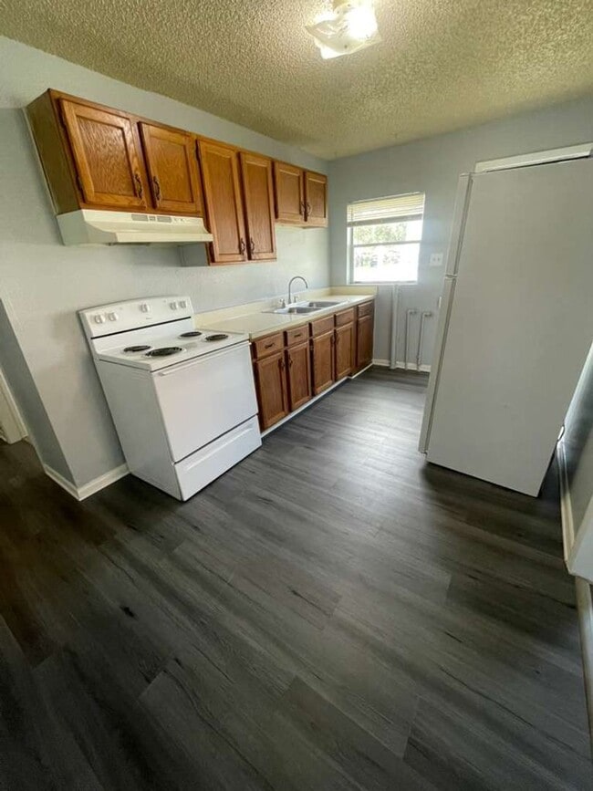 Building Photo - 203 NE 2nd St