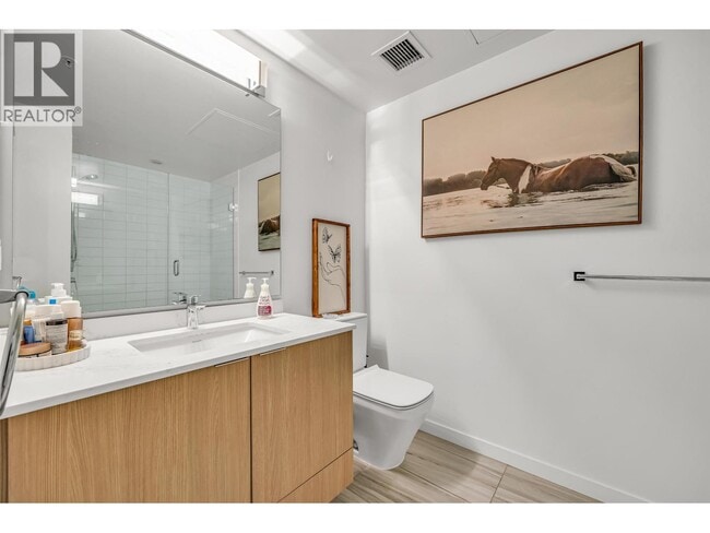 Photo du bâtiment - 725-725 Marine Dr