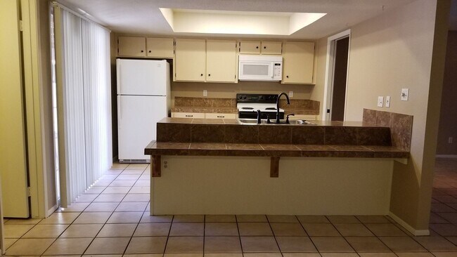 Foto del edificio - EXCELLENT CORNER LOT HOME IN ADULT COMMUNITY!