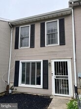 Building Photo - 142 Wright St
