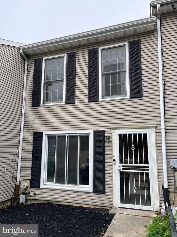 Foto principal - 142 Wright St
