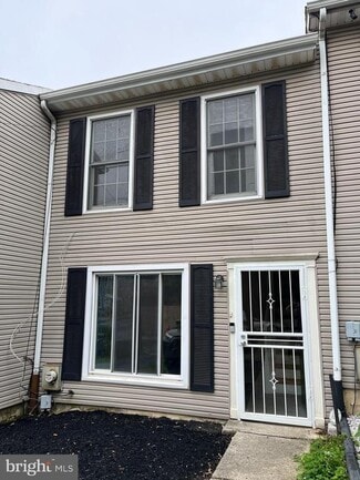 Building Photo - 142 Wright St