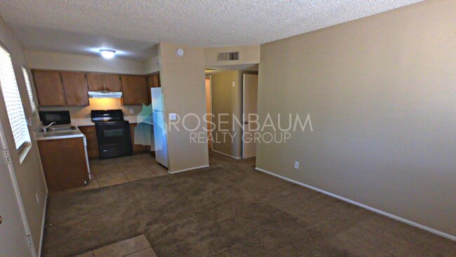 Foto del edificio - Beautiful upstairs 4 plex apt! Private pat...