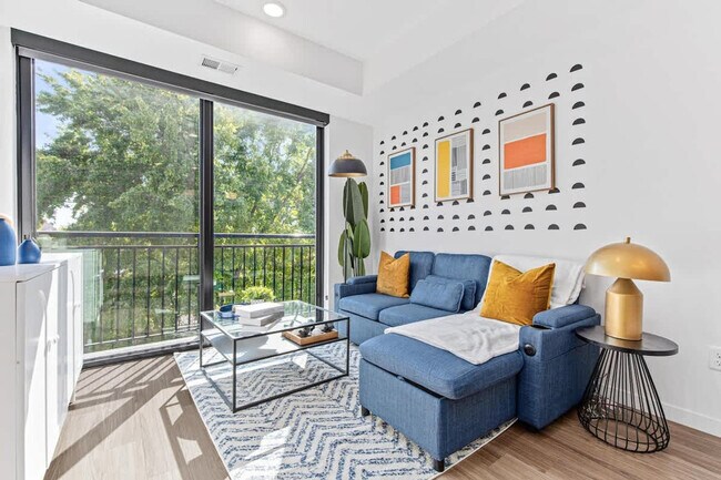 Building Photo - 338 NE 2nd St