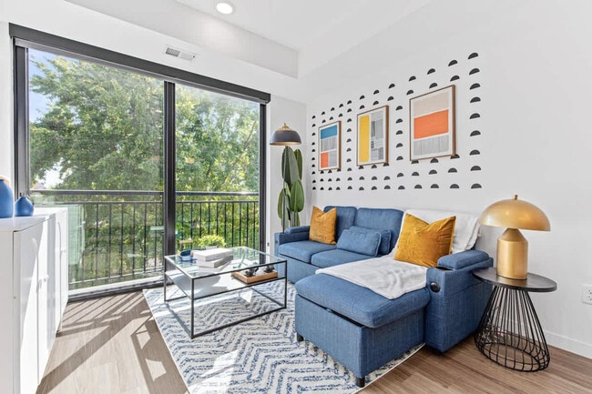 Building Photo - 338 NE 2nd St