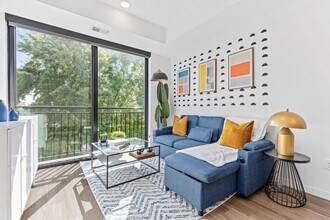 Building Photo - 338 NE 2nd St