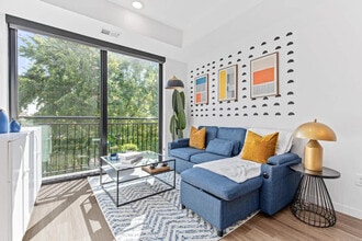 Building Photo - 338 NE 2nd St