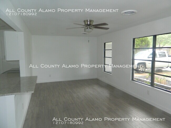 Foto del edificio - 446 E Byrd Blvd