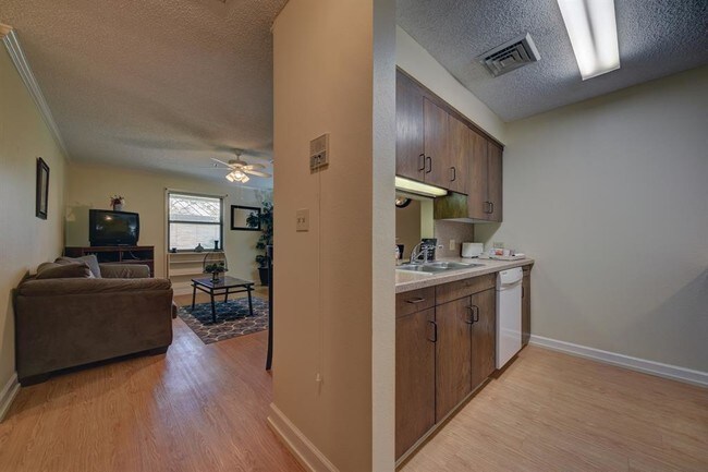 Foto del edificio - 1700 E Stone St