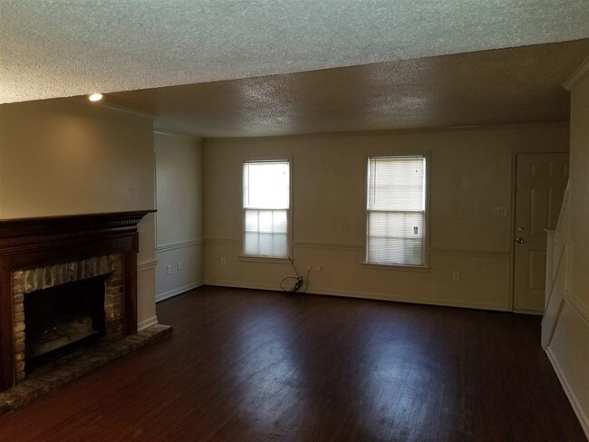 Building Photo - 1103 Woodfield Dr