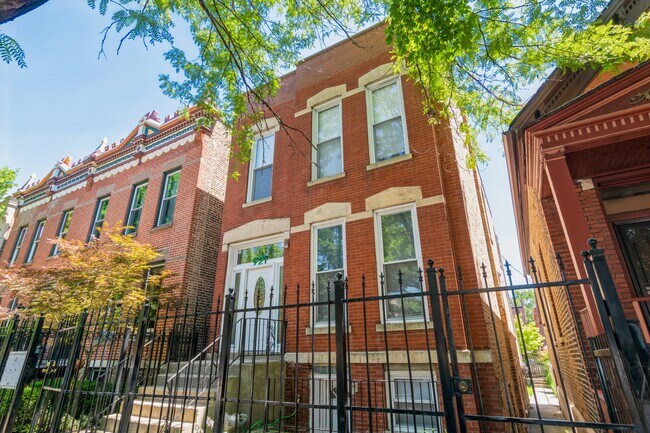 Building Photo - 921 S Oakley Blvd