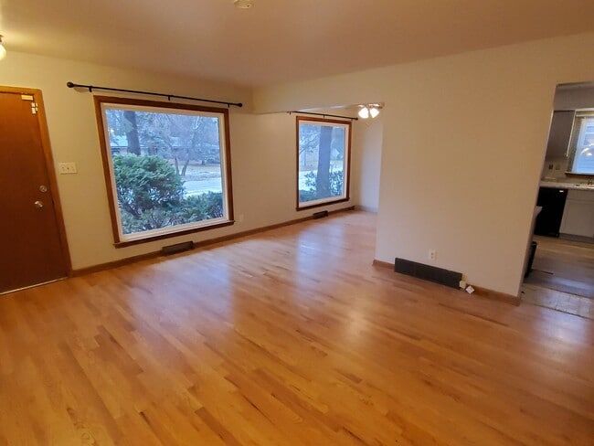 Building Photo - Brown Deer 3 bedroom ranch