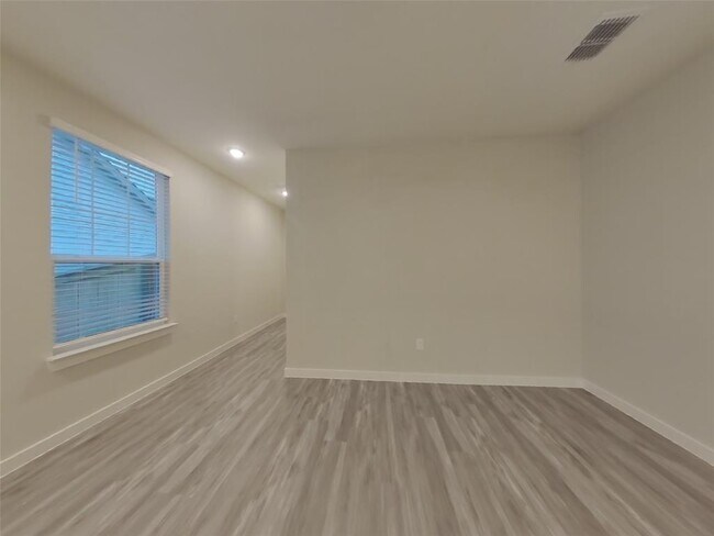 Building Photo - 1600 Mexican Heather Dr