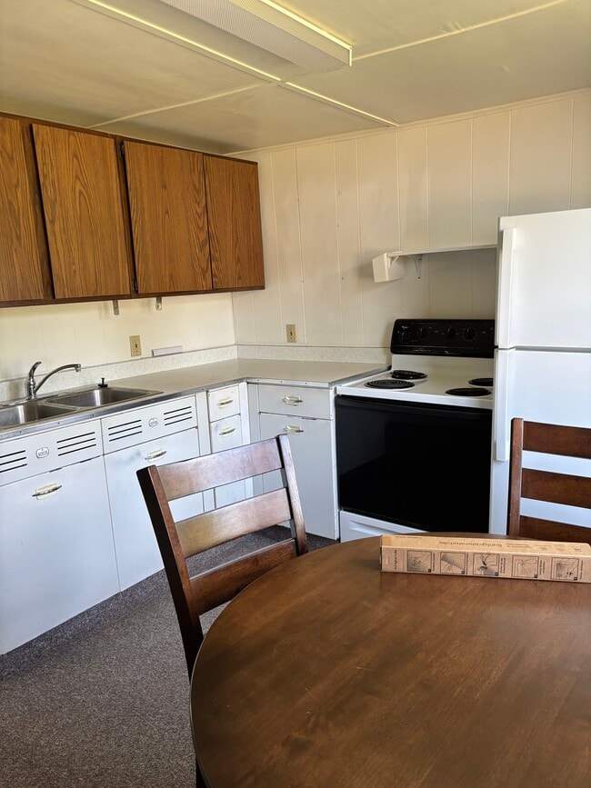 Kitchen - 835 Lancaster St