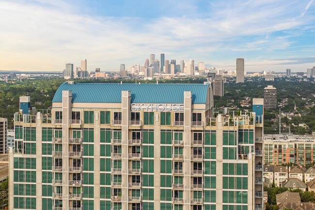 Building Photo - SkyHouse River Oaks Apartments