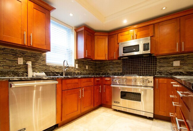 Foto del edificio - Spacious 1Bd/1Bth condo nestled in the heart of Old Town Alexandria! Pets Welcome!