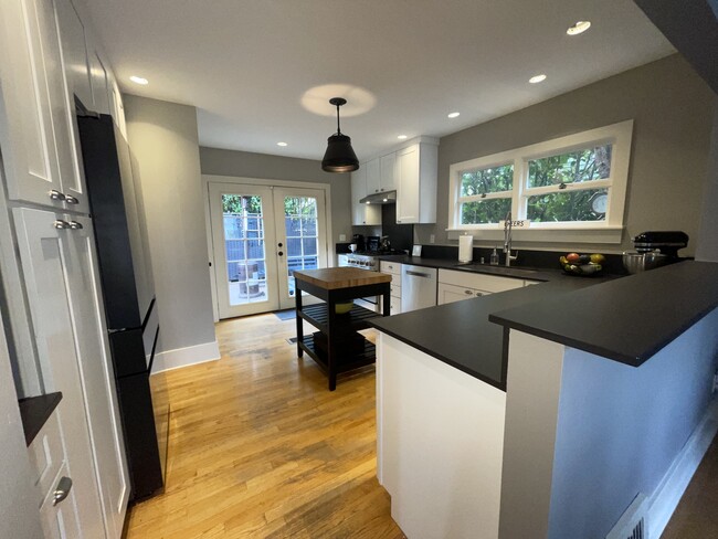 Cocina remodelada en marzo de 2023. - 507 NW 72nd St