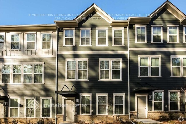 Building Photo - 8013 Roest Ln
