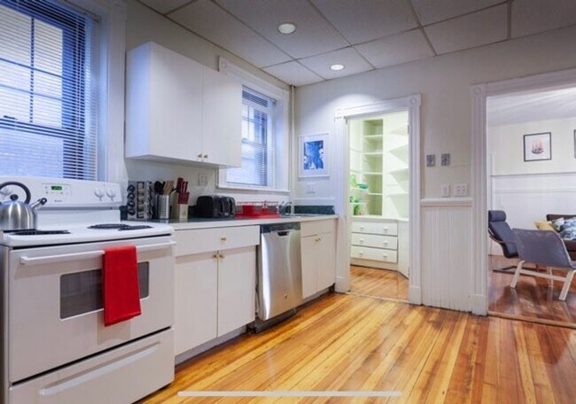 Building Photo - Brookline 4-Bed/2-Bath with Heat and Hot W...