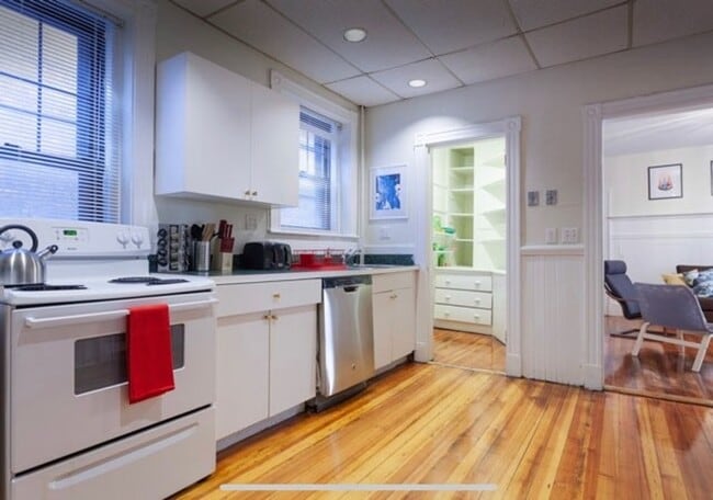 Photo - Brookline 4-Bed/2-Bath with Heat and Hot W... Apartment