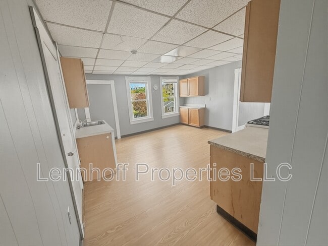 Building Photo - 82 Gershom Ave