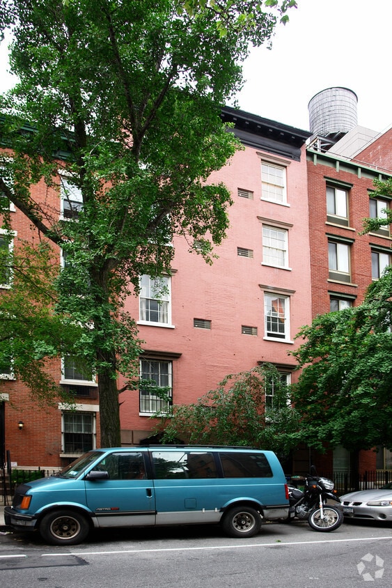 Primary Photo - 458 W 20th St