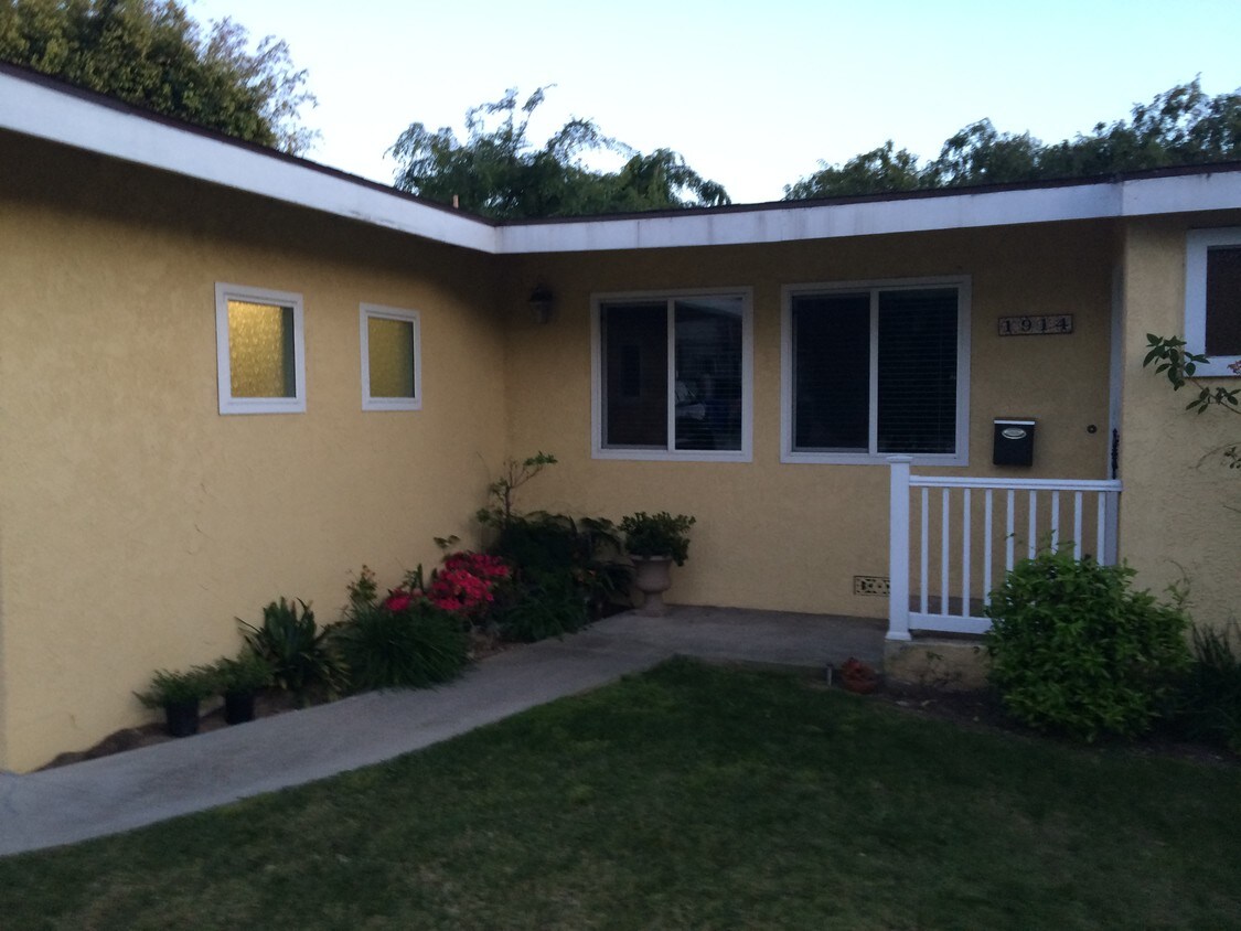 1914 Warfield Ave Redondo Beach Ca 90278 House For Rent In Primary Photo 1914 Warfield Ave
